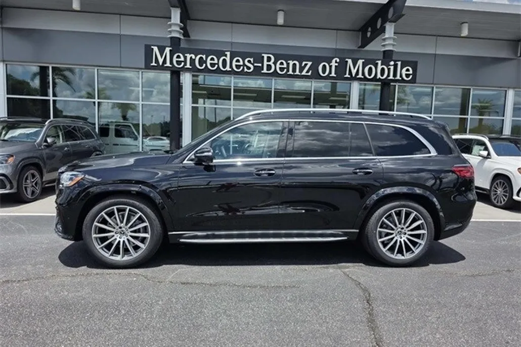 2025 Mercedes Benz GLS 450 4MATIC photo 1