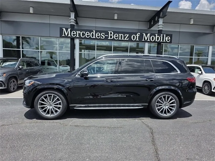 2025 Mercedes Benz GLS 450 4MATIC photo 1