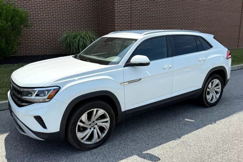 2020 Volkswagen Atlas Cross Sport V6 SE photo 1