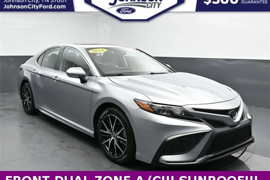 2024 Toyota Camry SE photo 1