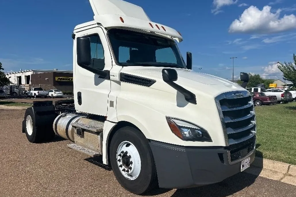 2019 Freightliner Cascadia 126" Day cab photo 1