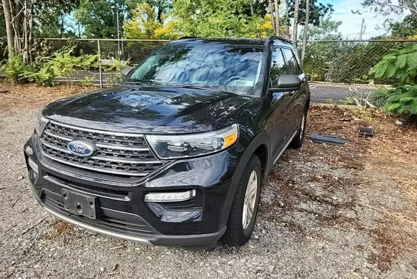 2022 Ford Explorer XLT photo 1