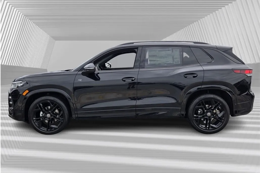 2025 Volkswagen Tiguan SE R-Line Black photo 1