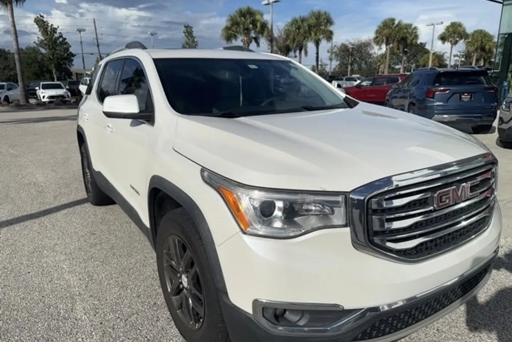 2017 Gmc Acadia SL photo 1