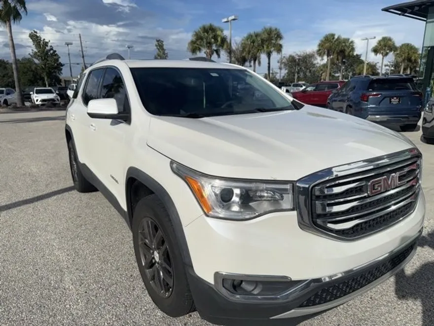 2017 Gmc Acadia SL photo 1