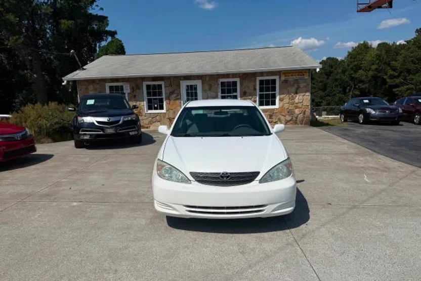 2004 Toyota Camry LE photo 1