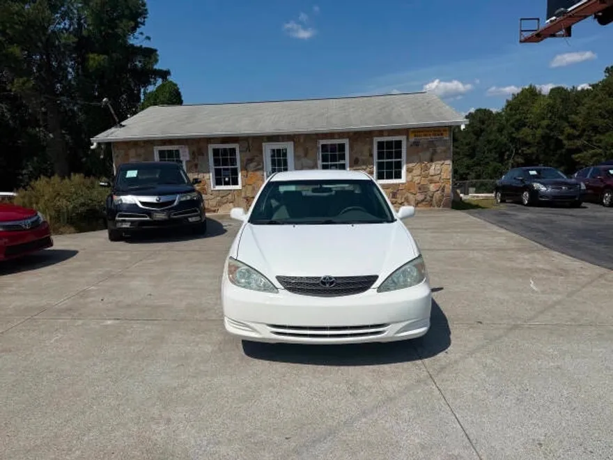 2004 Toyota Camry LE photo 1