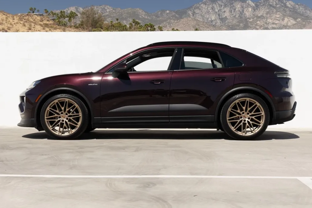 2024 Porsche Macan 4 Electric photo 1