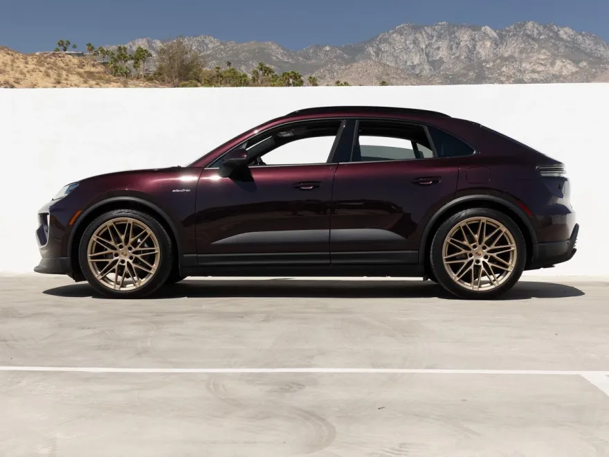 2024 Porsche Macan 4 Electric photo 1