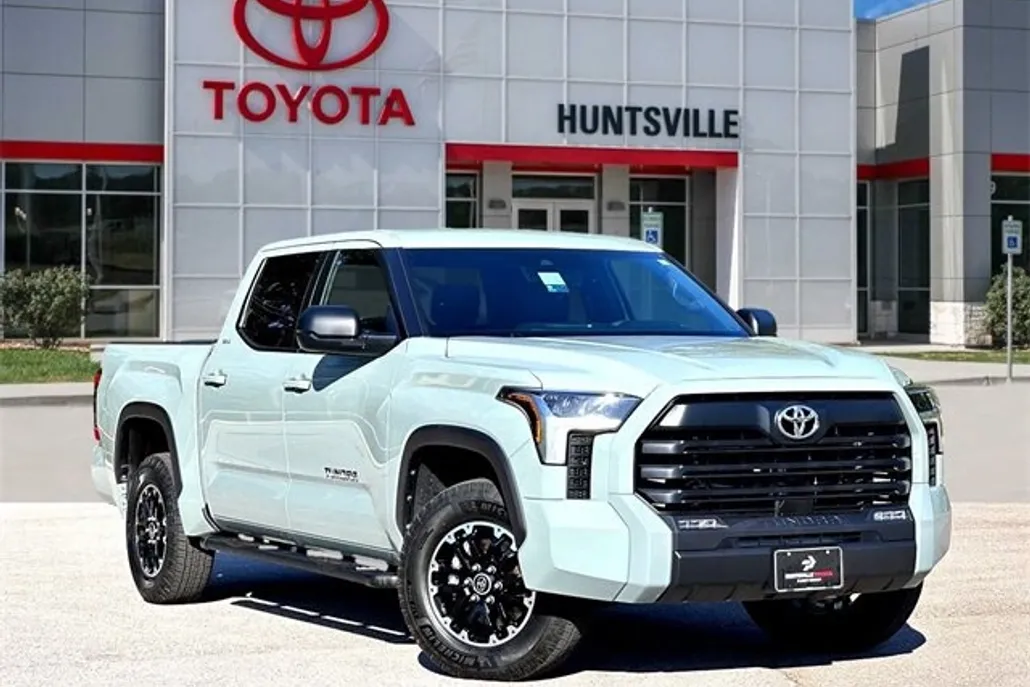 2025 Toyota Tundra SR5 photo 1