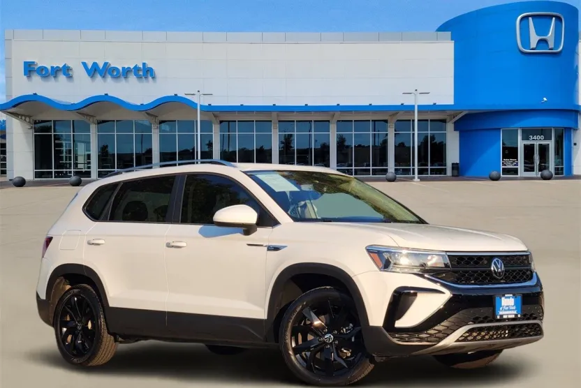 2023 Volkswagen Taos SE photo 1