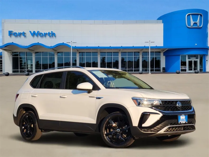 2023 Volkswagen Taos SE photo 1