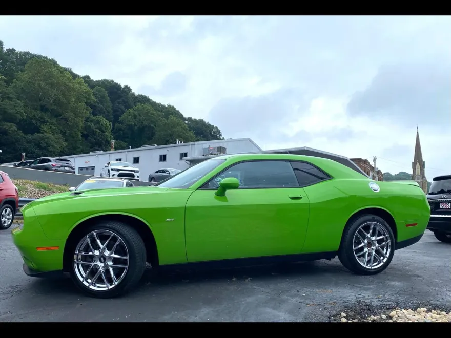 2017 Dodge Challenger GT photo 1