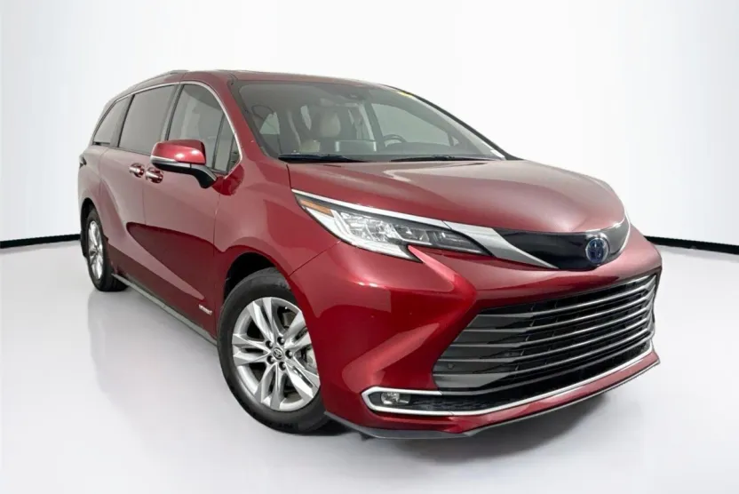 2021 Toyota Sienna Limited photo 1