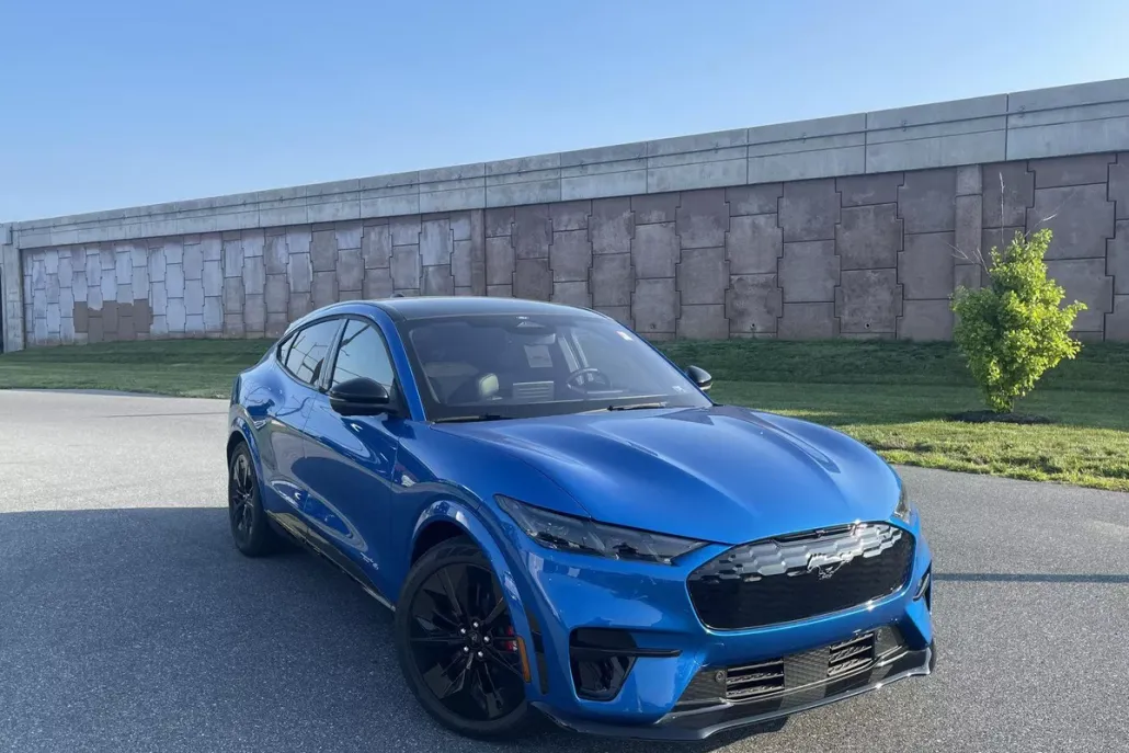 2025 Ford Mustang Mach-E GT photo 1