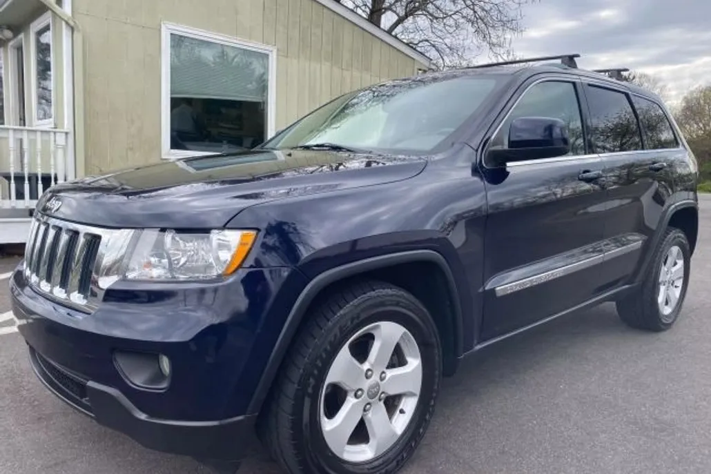 2011 Jeep Grand Cherokee Laredo Sport photo 1