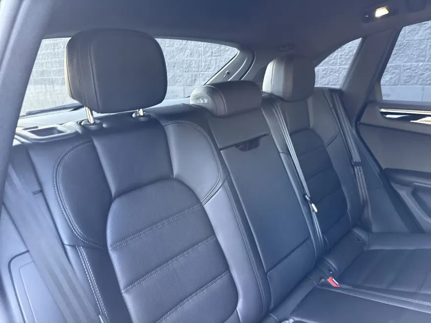2025 Porsche Macan T photo 1
