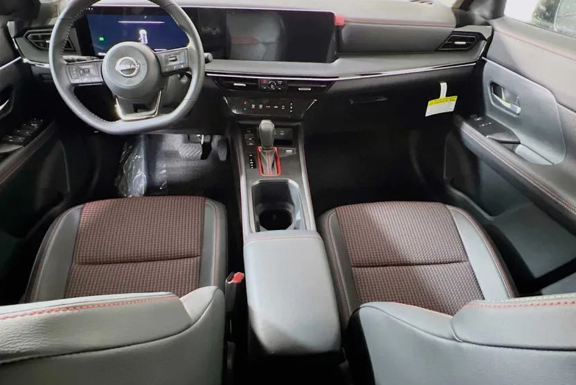 2025 Nissan Kicks SR photo 1