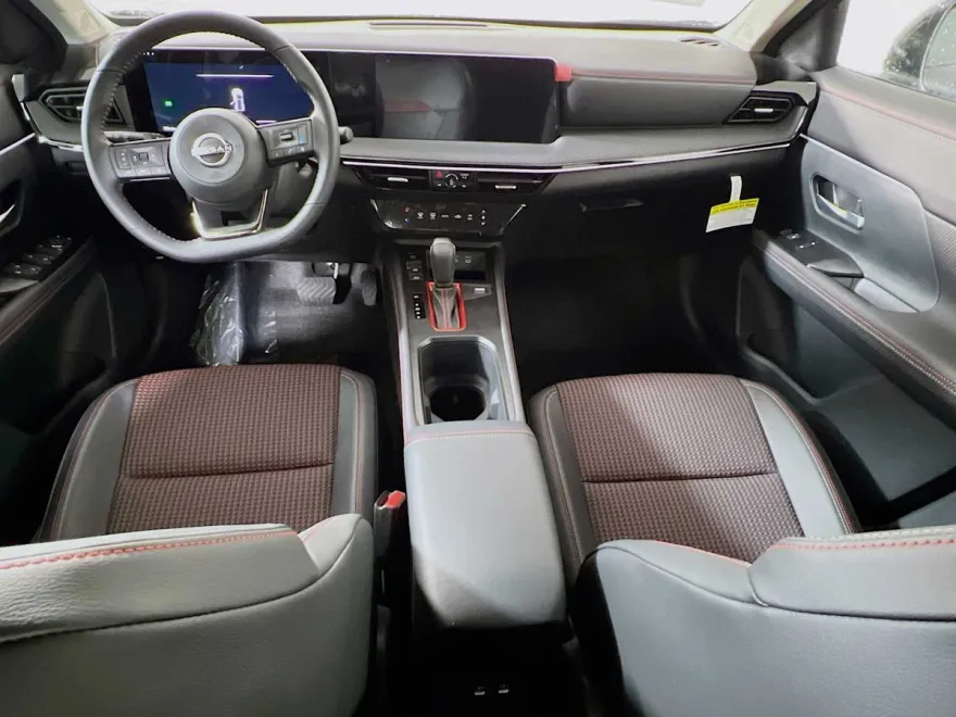 2025 Nissan Kicks SR photo 1