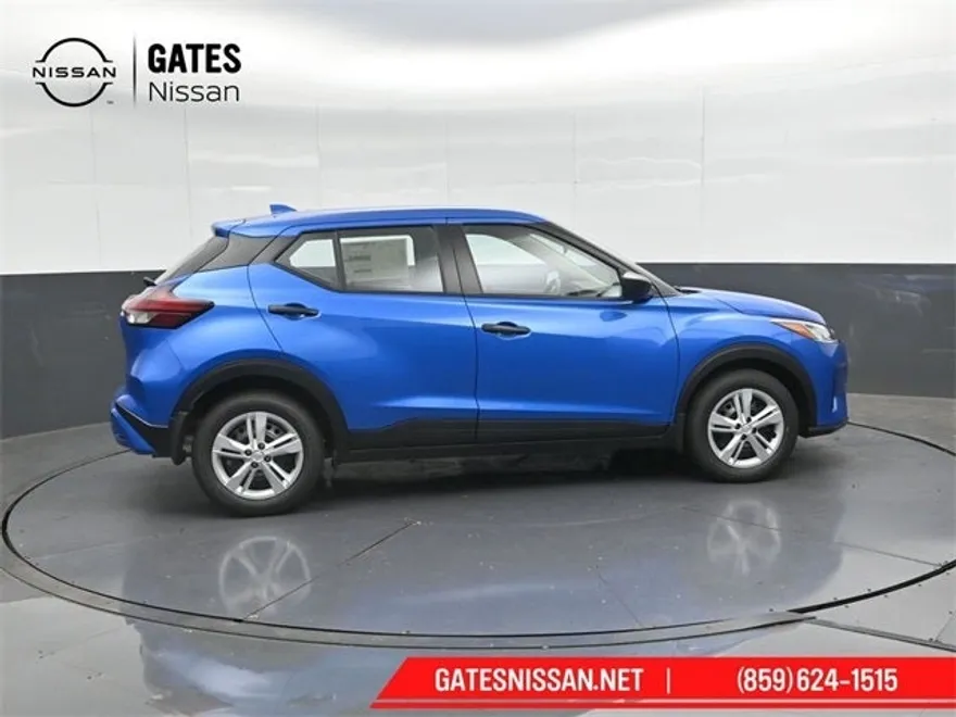 2025 Nissan Kicks Play S photo 1