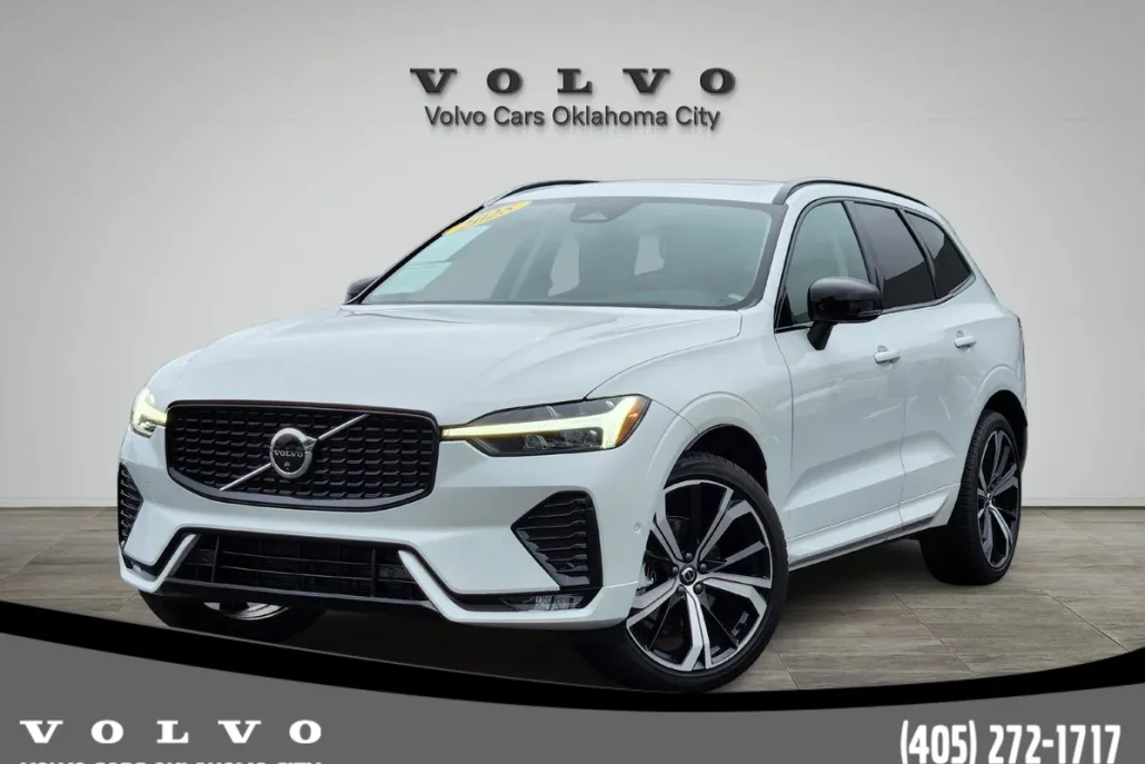2025 Volvo XC60 photo 1