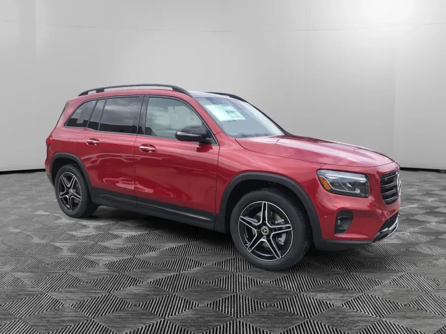 2025 Mercedes Benz GLB 250 4MATIC photo 1