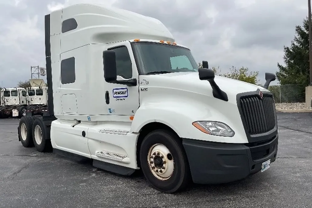 2022 International LT625 LT photo 1