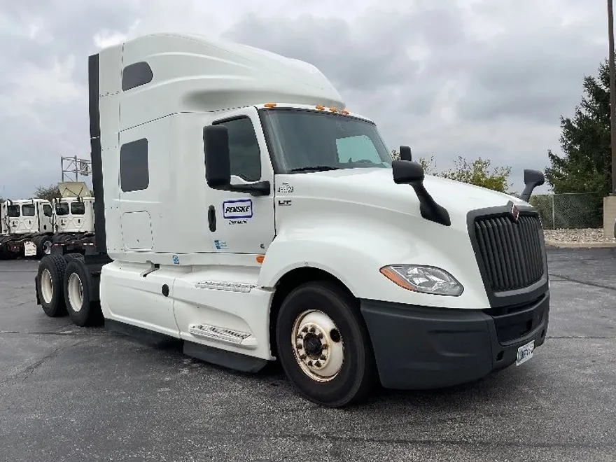 2022 International LT625 LT photo 1