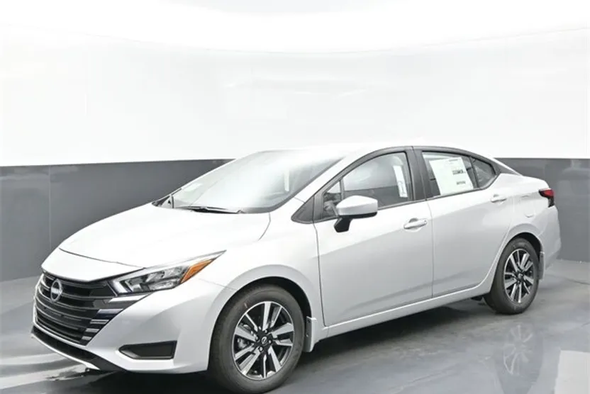 2025 Nissan Versa SV photo 1