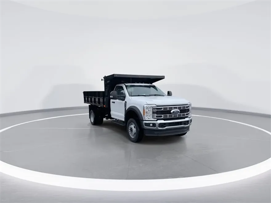 2023 Ford F-600 photo 1