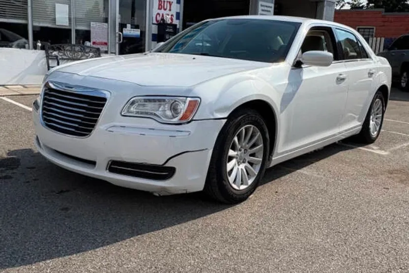 2013 Chrysler 300 Base photo 1