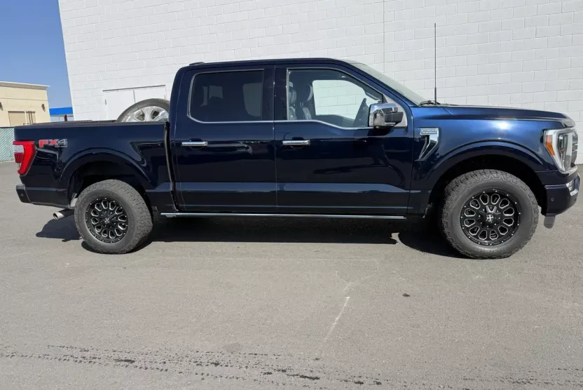 2023 Ford F-150 Platinum photo 1