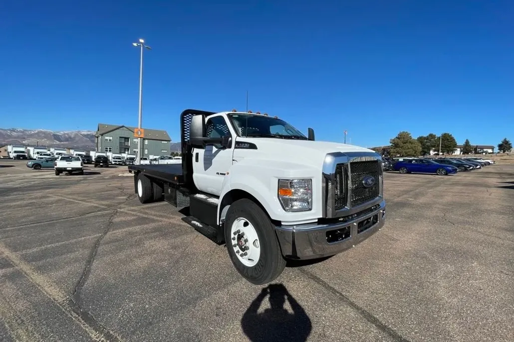 2025 Ford F-650 photo 1