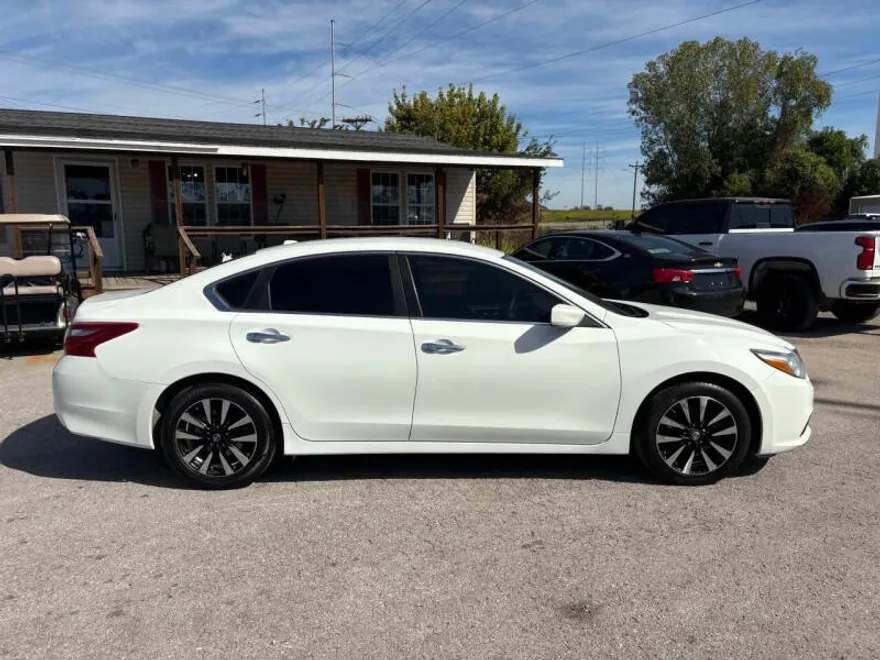 2018 Nissan Altima 2.5 SV photo 1