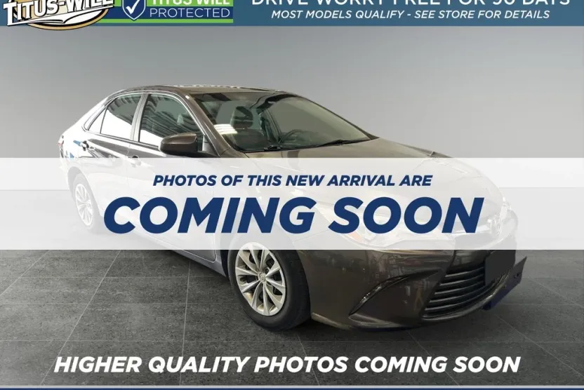 2016 Toyota Camry LE photo 1