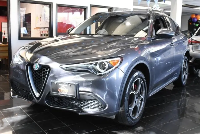 2018 Alfa Romeo Stelvio Sport photo 1