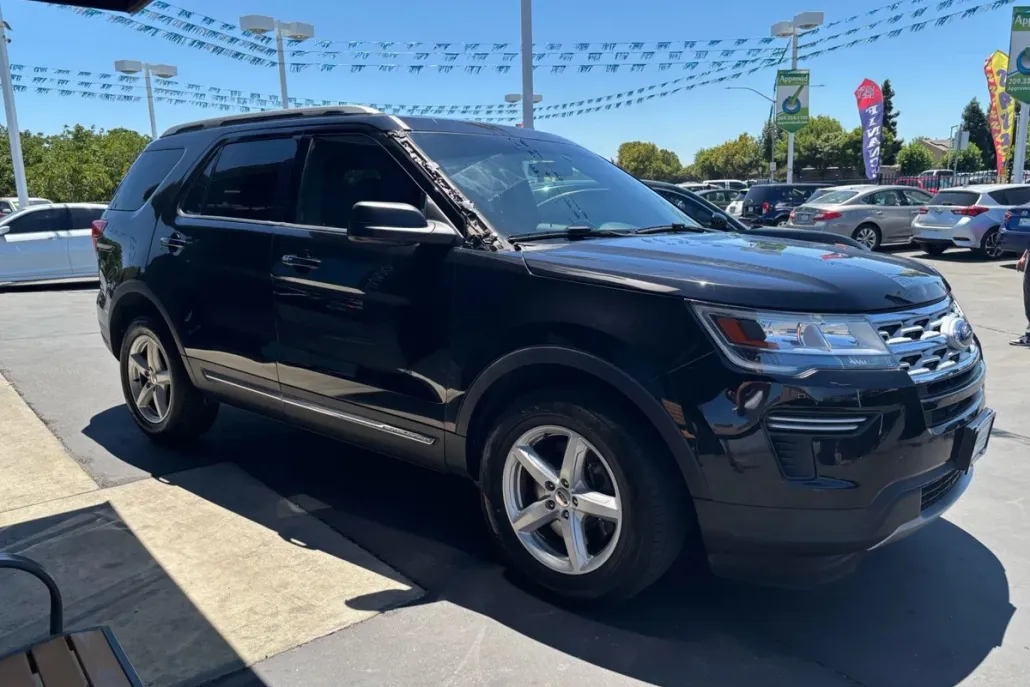 2019 Ford Explorer XLT Sport photo 1