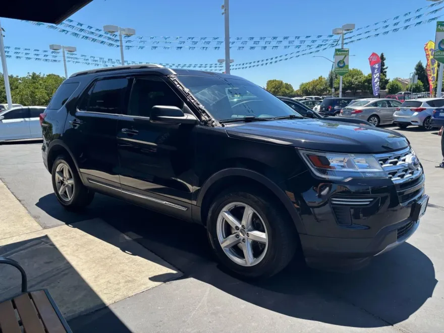 2019 Ford Explorer XLT Sport photo 1