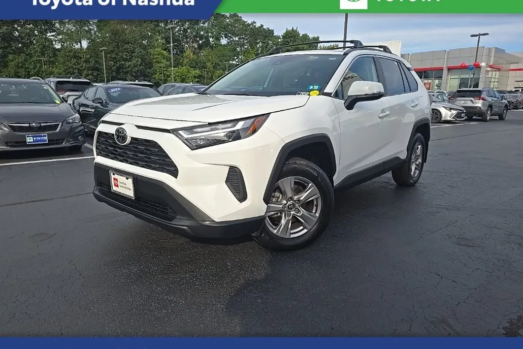 2022 Toyota RAV4 XLE photo 1