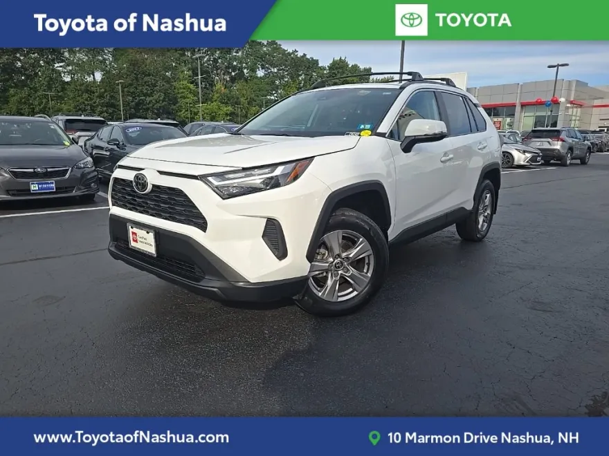 2022 Toyota RAV4 XLE photo 1
