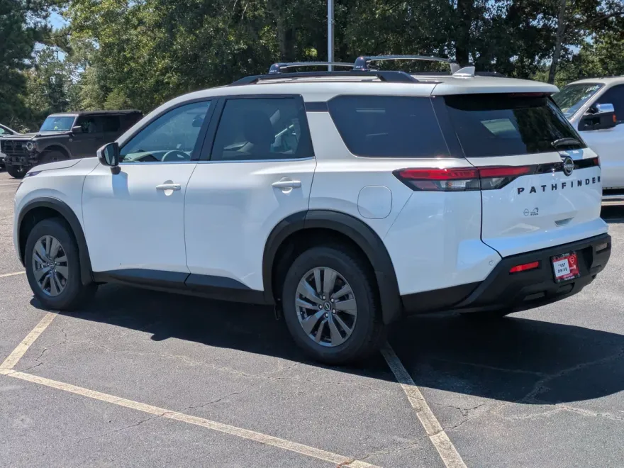 2025 Nissan Pathfinder SV photo 1