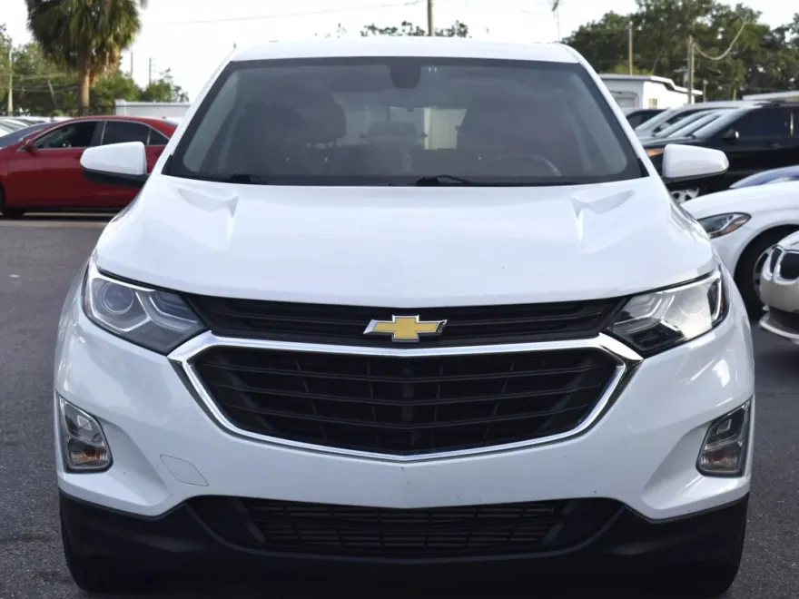 2018 Chevrolet Equinox LT photo 2