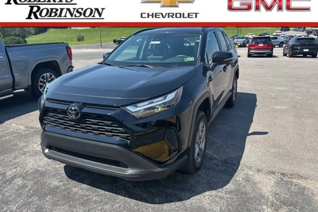 2024 Toyota RAV4 XLE photo 1