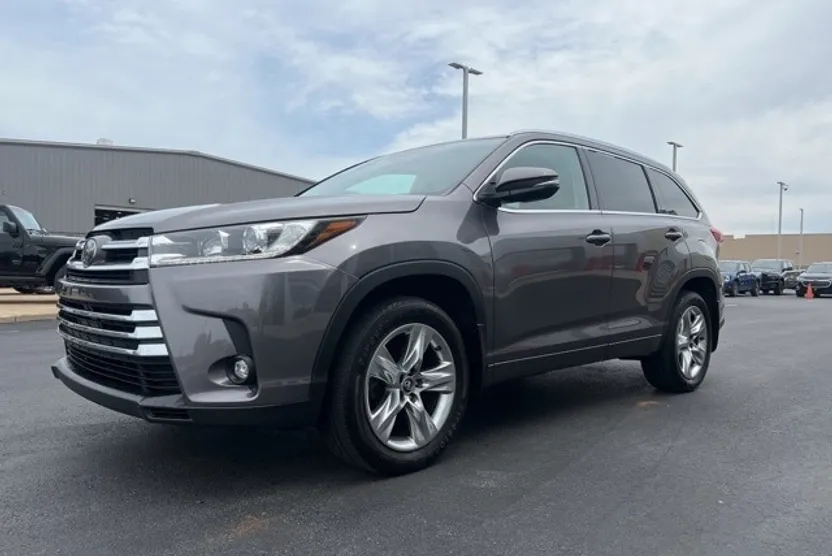 2019 Toyota Highlander Limited photo 1