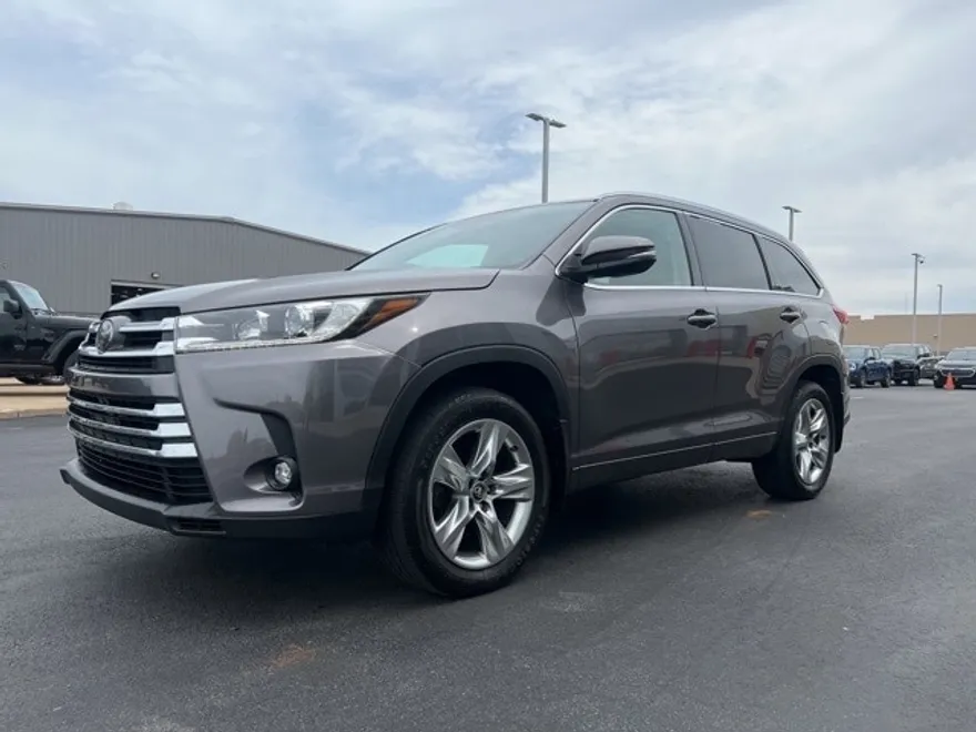 2019 Toyota Highlander Limited photo 1