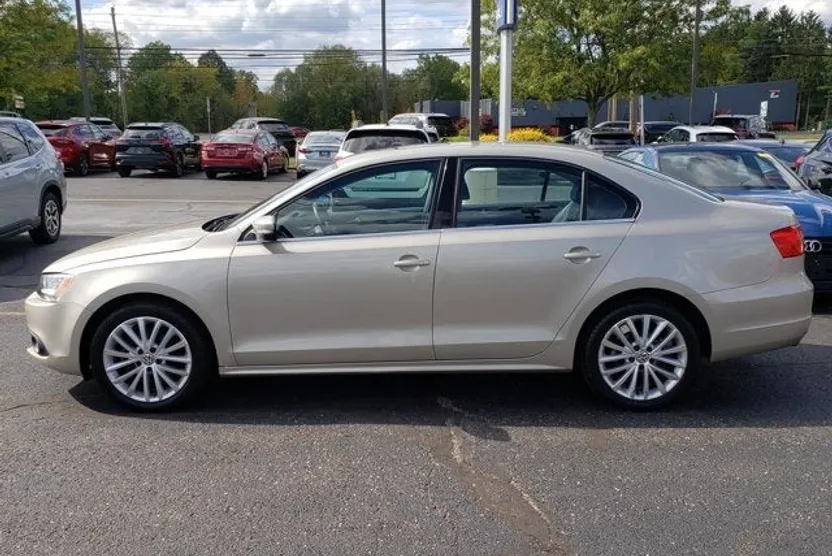2013 Volkswagen Jetta SEL photo 1