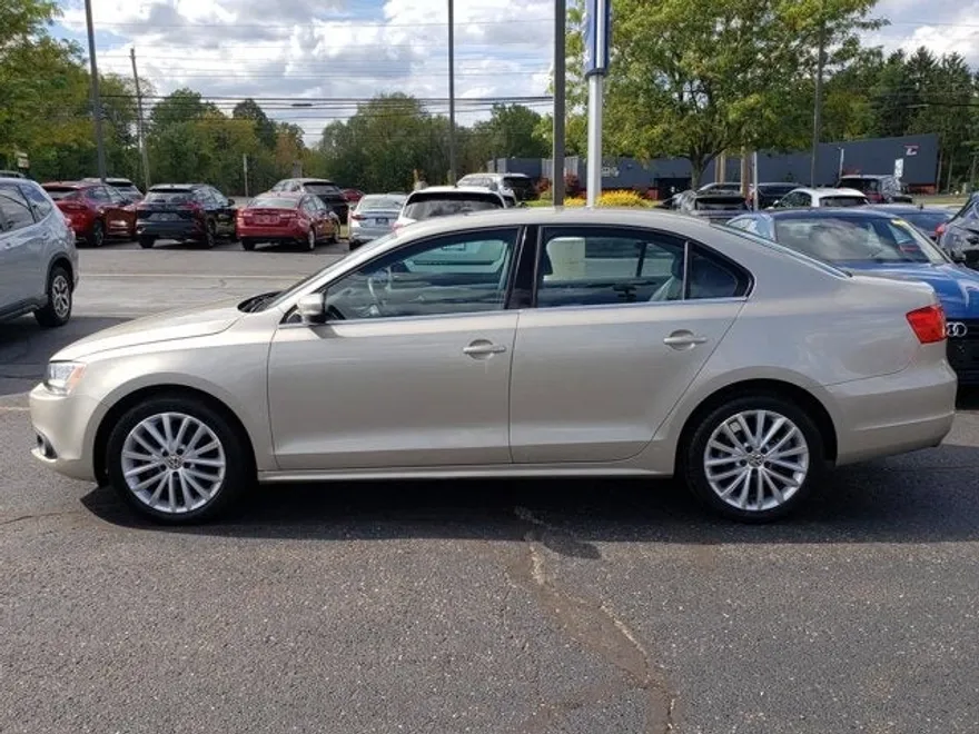 2013 Volkswagen Jetta SEL photo 1