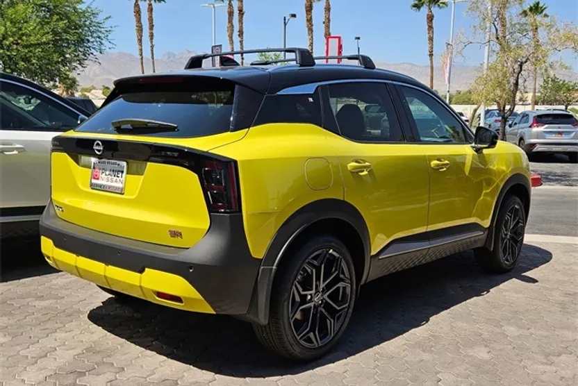2025 Nissan Kicks SR photo 1