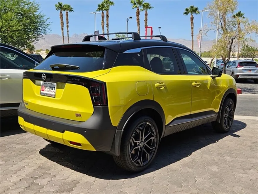 2025 Nissan Kicks SR photo 1