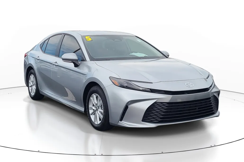 2025 Toyota Camry LE photo 1